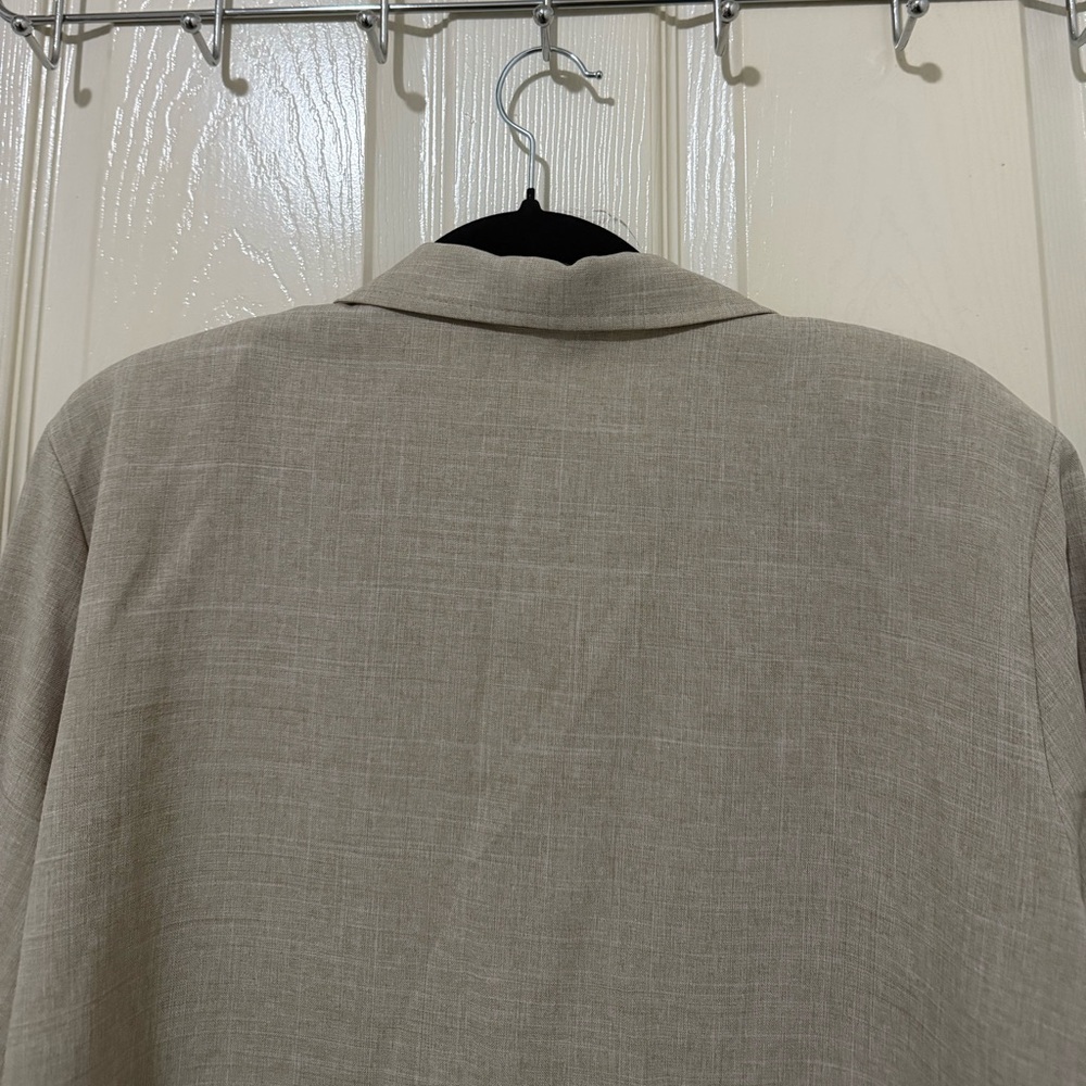 Northern Traditions Beige Button Front Blouse w/ Shoulder Pads | Size 18 - Picture 12 of 12